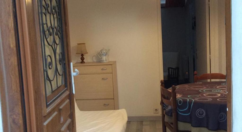 Au Coeur De Bourg Csm Apartment Courseulles-sur-Mer Bilik gambar