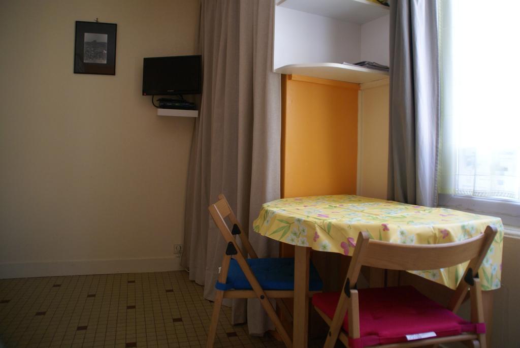 Au Coeur De Bourg Csm Apartment Courseulles-sur-Mer Bilik gambar